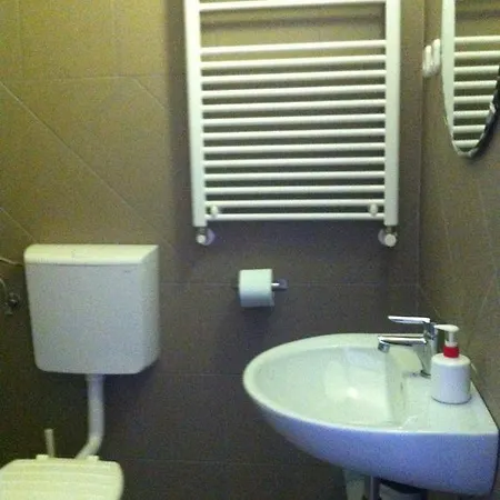 M0 Lakihegy Motel, Horgony U 10 *